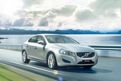 볼보자동차, 2.0L 가솔린 엔진 탑재한 S60 T4 출시