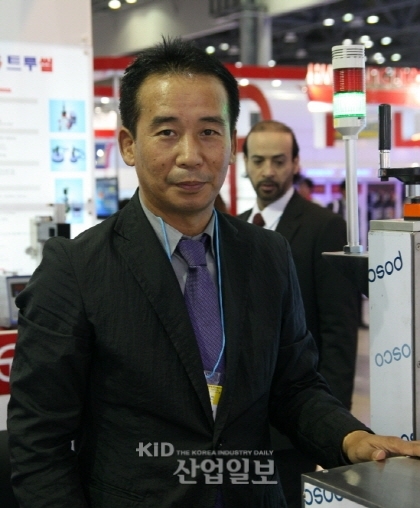 [서울국제포장전 2012 우수참가기업]트루씰, 인덕션캡씰러 국산화 ‘중단없는 생산라인’ 가동 일조