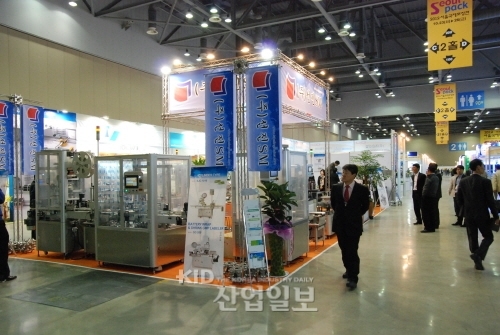 [2012 서울국제포장전 현장스케치] (주)선진SM, 30년 전통의 자동 라벨링 시스템 제조사