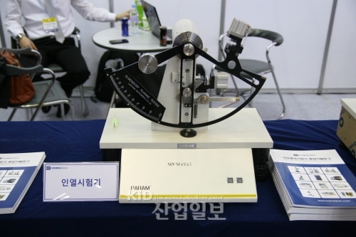 [2012 서울국제포장전 현장스케치] (유)코린스테크, 해외 우수 재료시험기 선보여