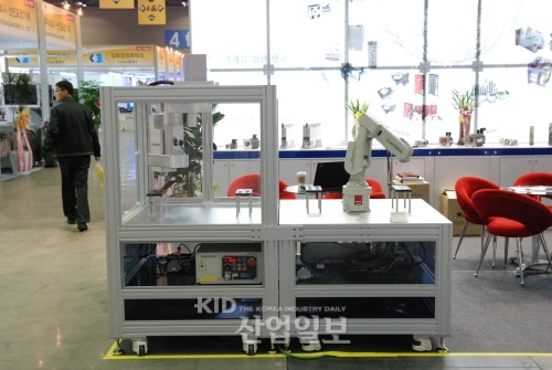 [2012 서울국제포장전 현장스케치] 서보스타, 렌즈와 미쯔비시 로봇 출품