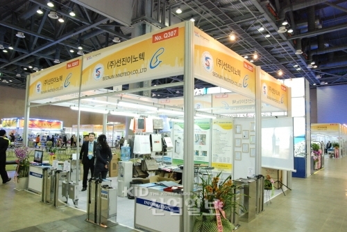 [2012 서울국제포장전 현장스케치] 선진이노텍, 국내 유일의 우산비닐회수기 출품