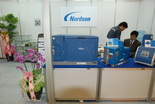 [2012 서울국제포장전 현장스케치] 노드슨코리아㈜, 핫멜트접작제 분사기 MESA 출품