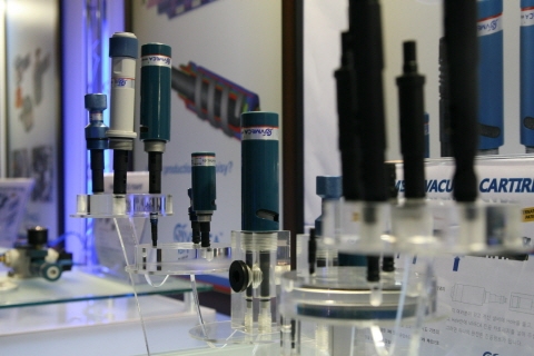 [OUTLOOK] ‘자동차·기계·정유’ 지난해와 비슷 ‘석유화학·섬유·철강’ 나아져 