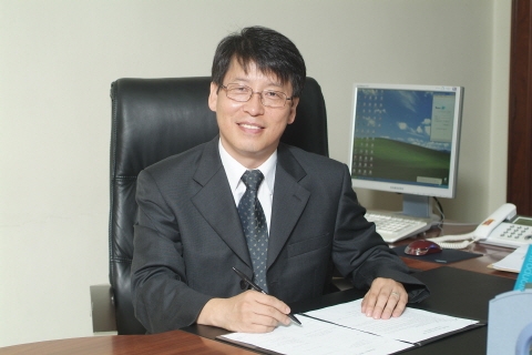 부산대 박혁규 교수팀, 물방울 눌러 전기 발전시키는 원리 규명