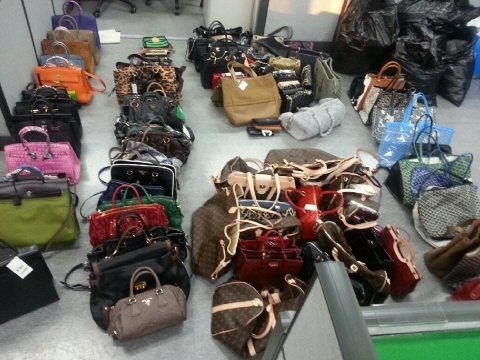 고급 쇼핑몰 매장에서 가짜 해외 명품가방 버젓이 판매