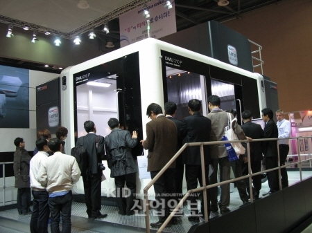 디엠지/모리세이키, 하이테크 기술이 빚어낸 공작기계 ‘눈길’