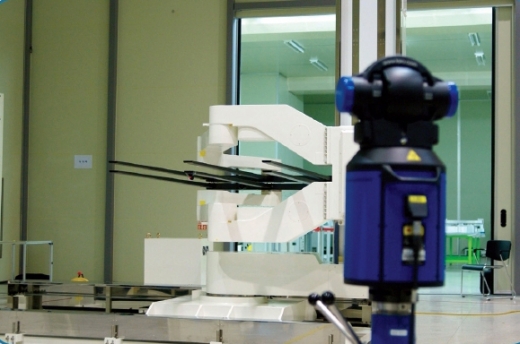 대형유리 이송 로봇 국산화 성공 