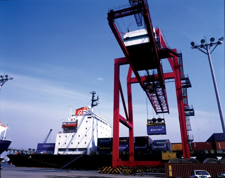 [POLICY] 변방 대한민국, 세계 FTA 허브국 부상