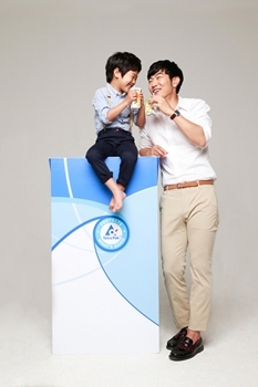 테트라팩, 이종혁-이준수 부자…스마트 솔루션 캠페인 홍보대사 선정