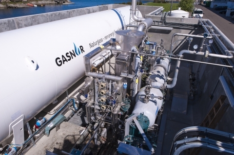 컨테이너 선박에 연료 공급 장치 설치