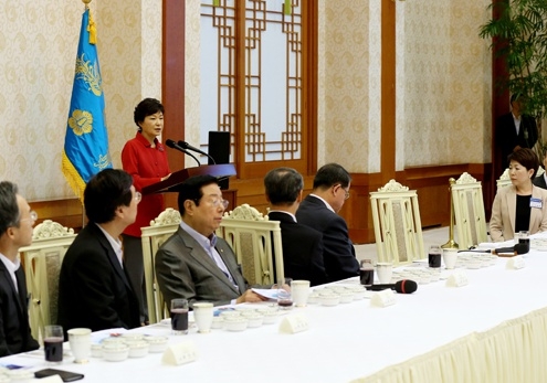 “중견기업은 경제의 허리…성장사다리 구축”