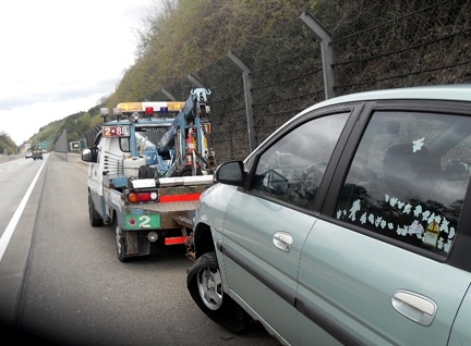 고속도로 달리다 갑자기 차가 서버린다면?