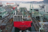 삼성重, 세계 최초 FLNG 진수 성공