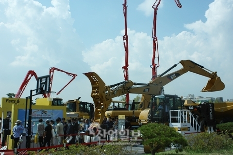 [OUTLOOK] 중국 건설장비 시장 포화, 해외진출 모색