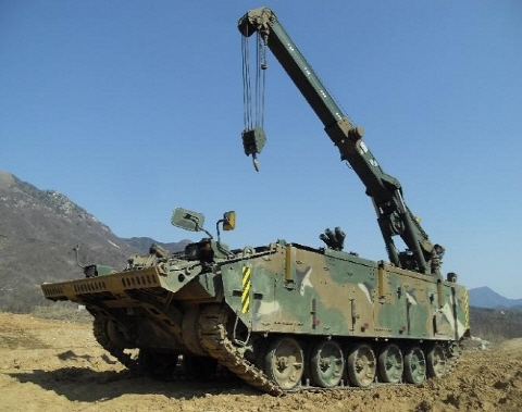 경구난차량(K-21) 1차양산 계약 체결