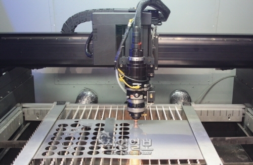 [TRENDS] 세계 수출시장 점유율 1위 ‘수송기계· 전자기계’(上)