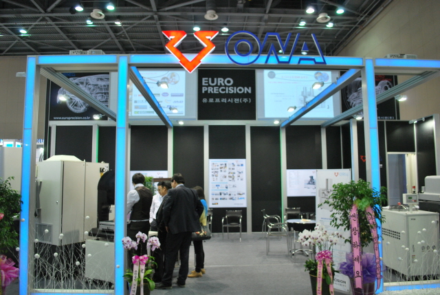 [심토스 2014 현장스케치] 유로프리시젼, 완벽한 무인 운영시스템 방전가공기 선보여