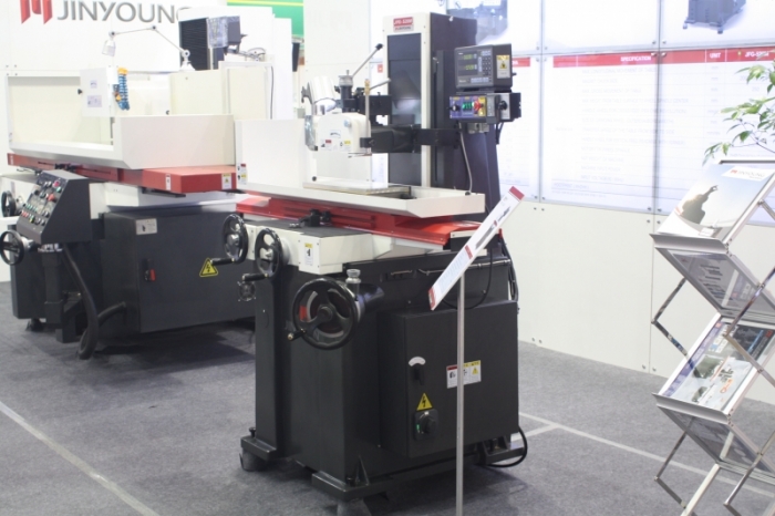 [심토스 2014 현장스케치] 진영정기, 윈도우기반의 CNC 방전가공기 출품