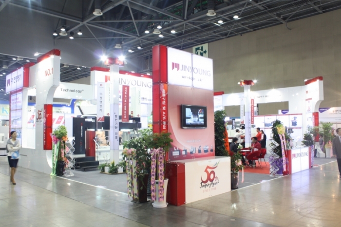 [심토스 2014 현장스케치] 진영정기, 윈도우기반의 CNC 방전가공기 출품