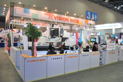 [심토스 2014 현장스케치] 우진엠씨티, 초정밀 고속가공기로 ‘관심’