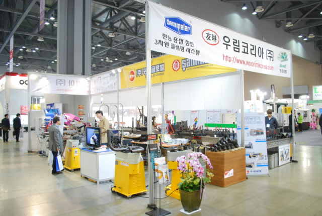 [심토스 2014 현장스케치] 우림코리아, 작업효율을 향상시킨 3차원 정반에 큰 관심