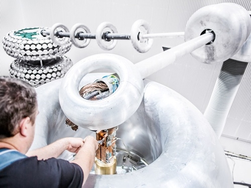 [TECH TRENDS]초미세 가공 산업용 첨단 레이저 기술