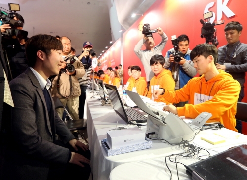 iPhone 6 출시, 1호 가입자 유성빈씨