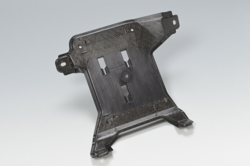 듀레탄 소재와 하이브리드 결합 '경량화' 실현