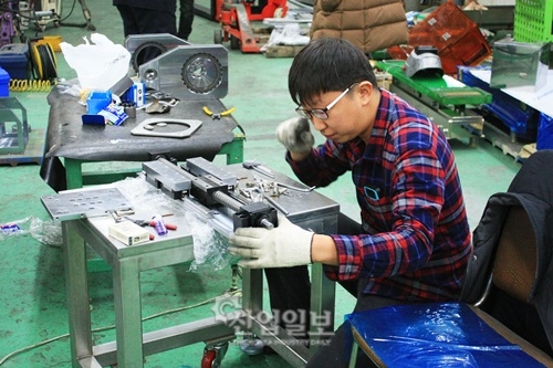 [World Best] 삼우자동화기계 “도전정신으로 불황 타계할 것”
