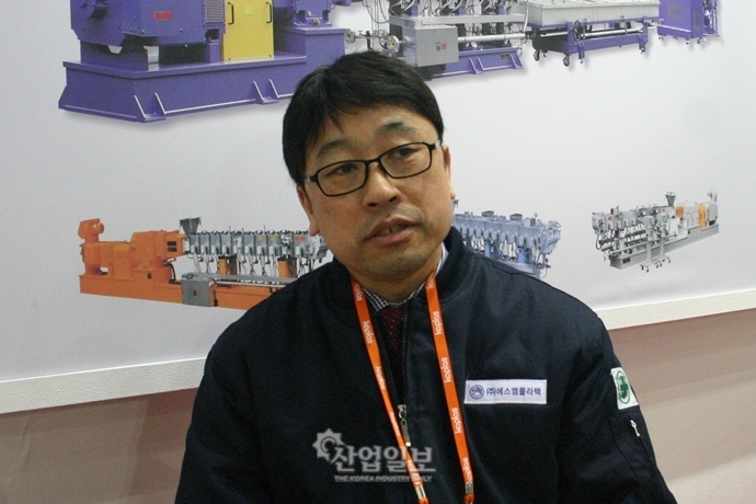 [KOPLAS 2015] (주)에스엠플라텍, “해외업체도 에스엠플라텍 의식”