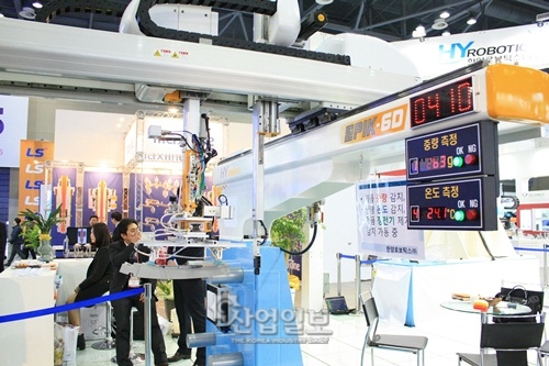 [KOPLAS 2015] 한양로보틱스, 융·복합 취출로봇으로 사출현장 혁신