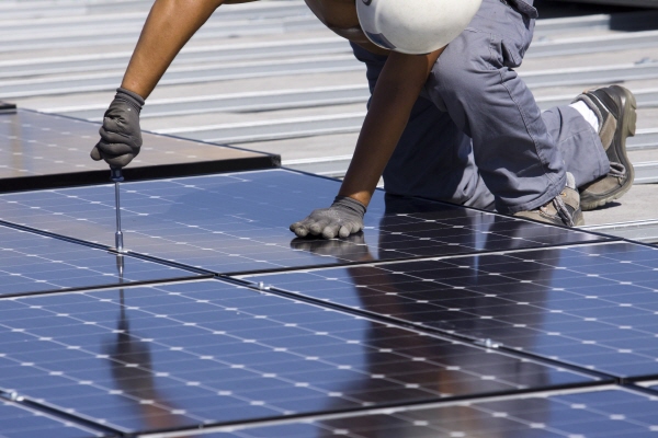 신재생에너지 투자 강세, 석유 비중 낮아