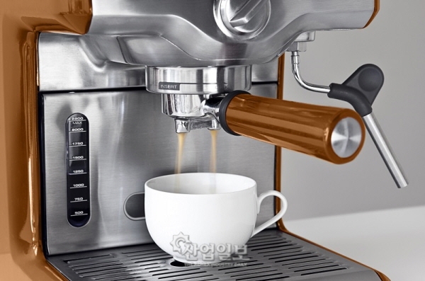 플라스틱 박람회에 등장한  루미나 로열 시리즈