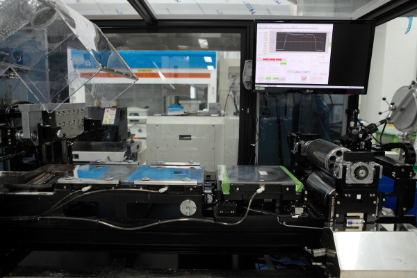 '터치 디스플레이, 휘어져도 OK'