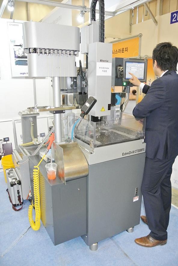 [BUTECH 2015]에레닉스코리아(주), “기술과 품질의 미세홀 방전가공기의 No.1”