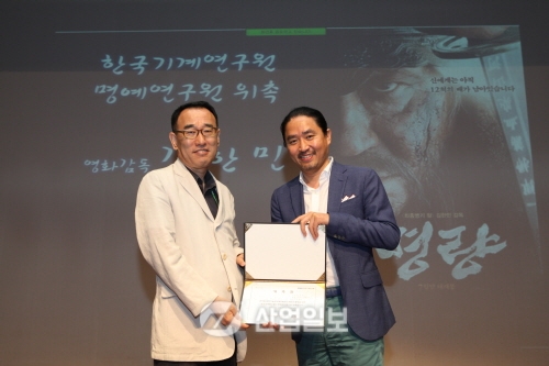 차가운 기계에 따뜻한 감성 입히다