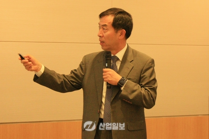 멈춰선 국내 경기, 해법은 ‘주력산업 변신’