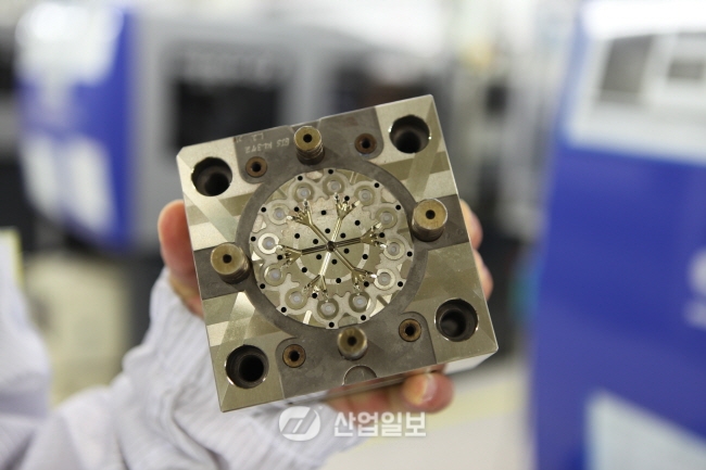 ICT기술 이용한 지능형 사출성형 시스템