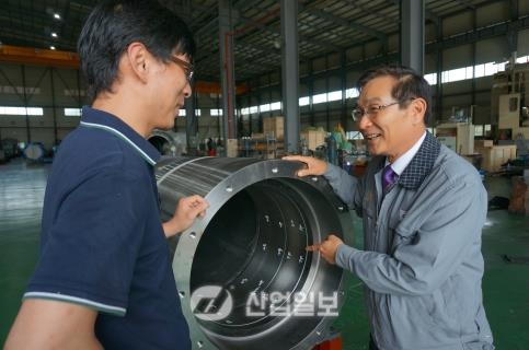 한 발 앞서 시장 내다본 선박 기계 고수