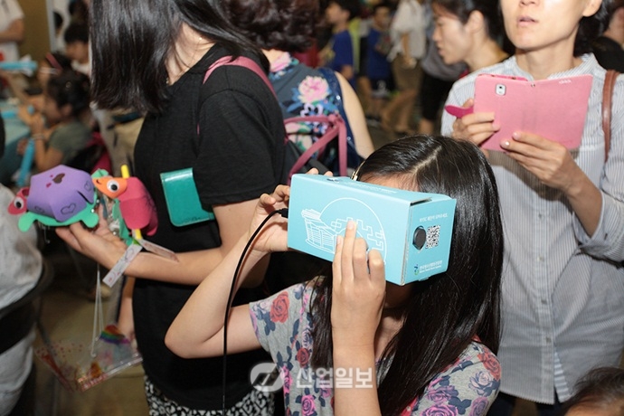 3D 프린터 ‘흐림’, 가상현실 ‘맑음’