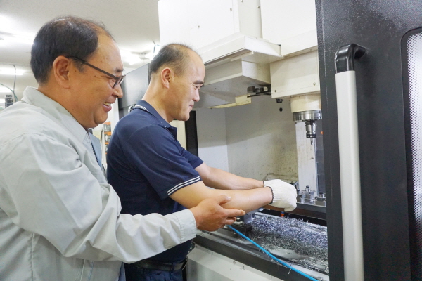 최초 소형정밀 커플링 국산화 ‘다섯평’ 천막에서