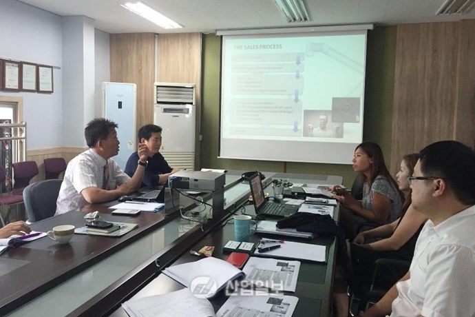 UR·제팩, 산업용 로봇 보편화 위해 협력 강화