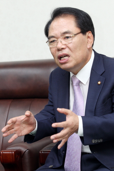 [EXHIBITION] 잘 나가던 전시회, 돌연 매각?