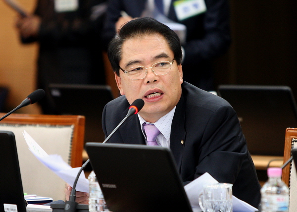 [EXHIBITION] 잘 나가던 전시회, 돌연 매각?