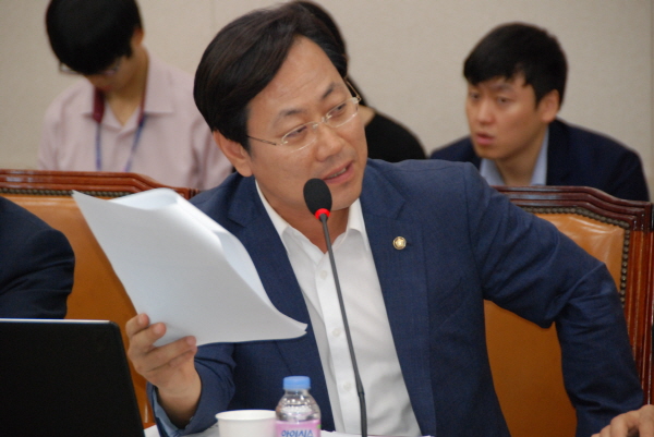 영세상인 열에 여덟 신용카드 수수료 높다