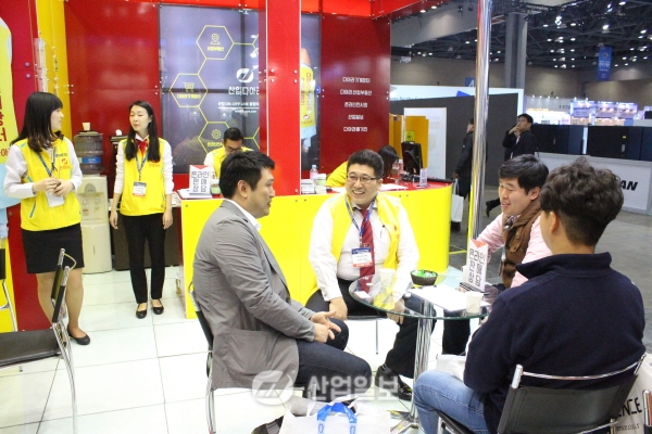 [2015 한국기계전] 산업다아라, 현장 상담 제대로 통(通)했다