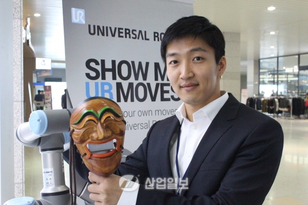 [2015 한국산업대전] '기계' 위화감 대신 '로봇 교감' 택한 유니버설 로봇