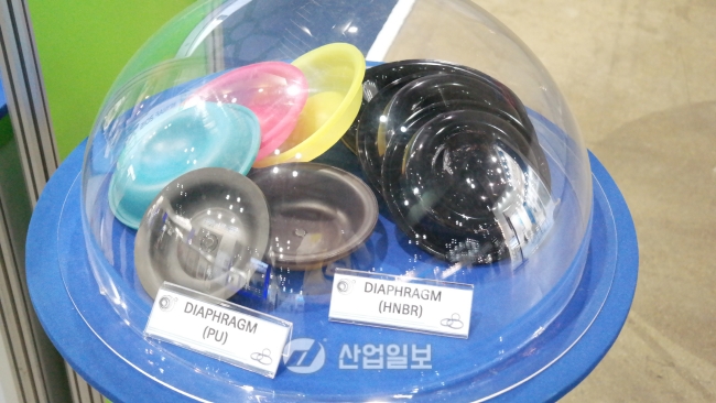 [KOMAF 2015] 유창하이텍, 다양한 산업군에 적용하는 폴리우레탄 개발