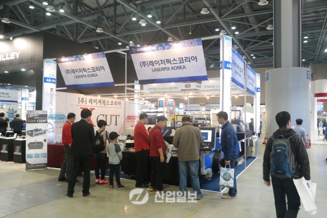 [KOMAF 2015] 레이저픽스코리아, 고객 니즈 충족하는 레이저커팅기
